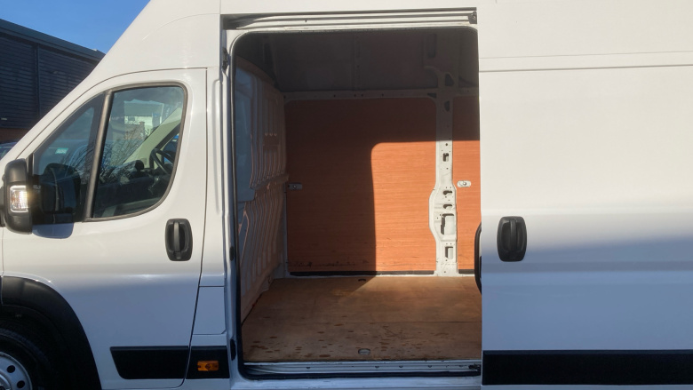 Peugeot Boxer 435 L4 Diesel 2.2 BlueHDi H3 Professional Premium+ Van 140ps